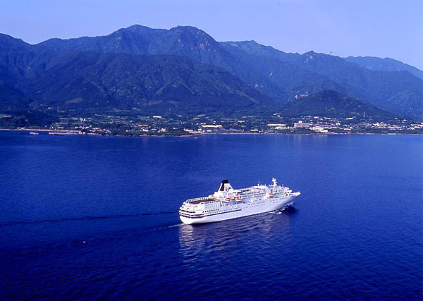 屋久島付近を航行中のぱしふぃっく びいなす