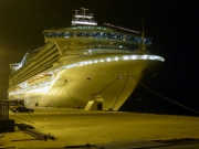 釜山港のダイヤモンドプリンセス 大き過ぎて全景が撮れたのはここ釜山だけでした。