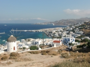 高台から眺めたミコノスの街並み