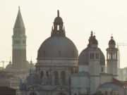 大鐘楼とサンタ・マリア・デッラ・サルーテ教会