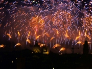 連続で上がる花火が旅を締めくくります。