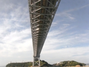 瀬戸大橋の真下ほぼ真下からのショット。