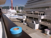 奥に見えるのが神戸タワーとボーディングブリッジ