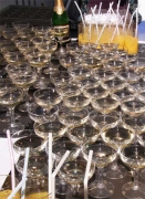 シャンパンが朝日にキラキラ