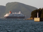 青方港沖のにっぽん丸