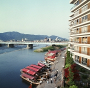 十八楼より長良川の鵜飼乗船場を望む