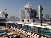 晴海客船ターミナルをバックに