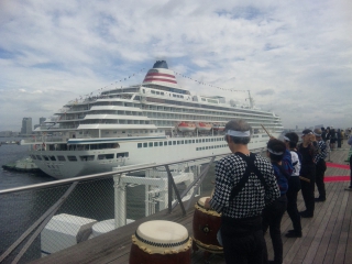 飛鳥II 出港時の様子