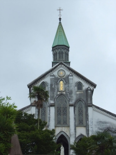 台風の中の　大浦天主堂