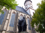 聖トーマス教会前のバッハ像